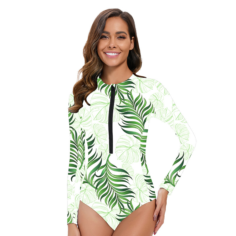 Egyrészes fürdőruha, hosszú ujjú, melltartó betéttel, 82% nylon anyag, bélés spandex 5%