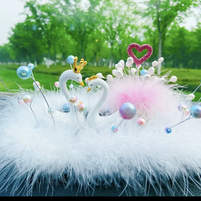 Автомобилен интериорен орнамент – лебед с пера, стил карикатура, сплав, държач за парфюм на централна конзола, благословение