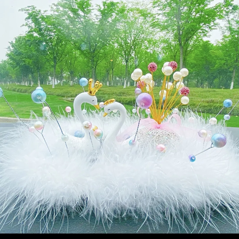 Автомобилен интериорен орнамент – лебед с пера, стил карикатура, сплав, държач за парфюм на централна конзола, благословение