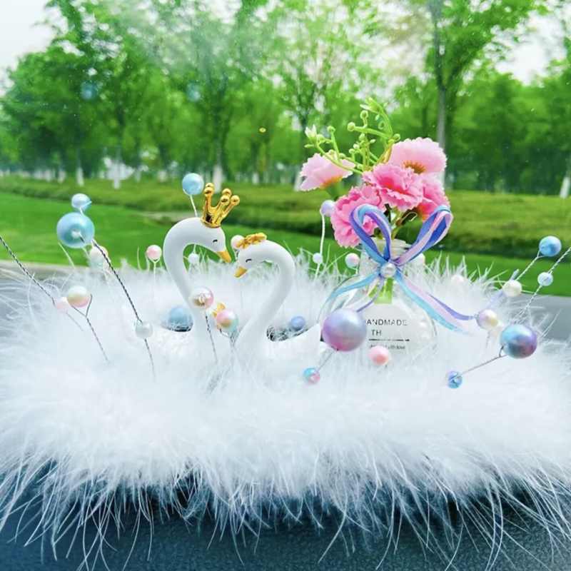 Автомобилен интериорен орнамент – лебед с пера, стил карикатура, сплав, държач за парфюм на централна конзола, благословение