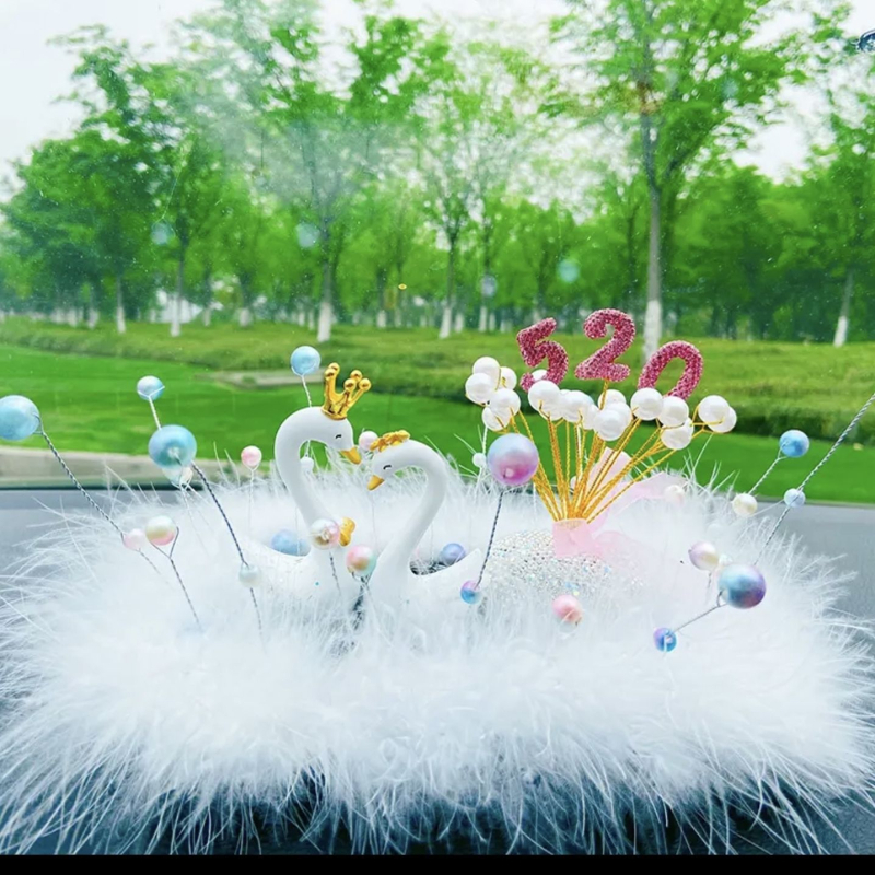 Автомобилен интериорен орнамент – лебед с пера, стил карикатура, сплав, държач за парфюм на централна конзола, благословение