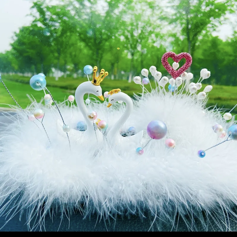 Автомобилен интериорен орнамент – лебед с пера, стил карикатура, сплав, държач за парфюм на централна конзола, благословение