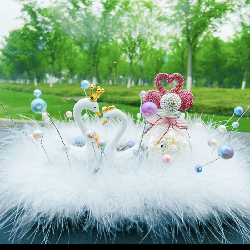 Автомобилен интериорен орнамент – лебед с пера, стил карикатура, сплав, държач за парфюм на централна конзола, благословение