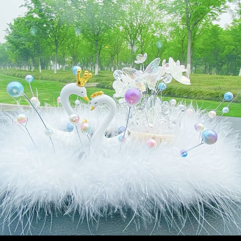 Автомобилен интериорен орнамент – лебед с пера, стил карикатура, сплав, държач за парфюм на централна конзола, благословение