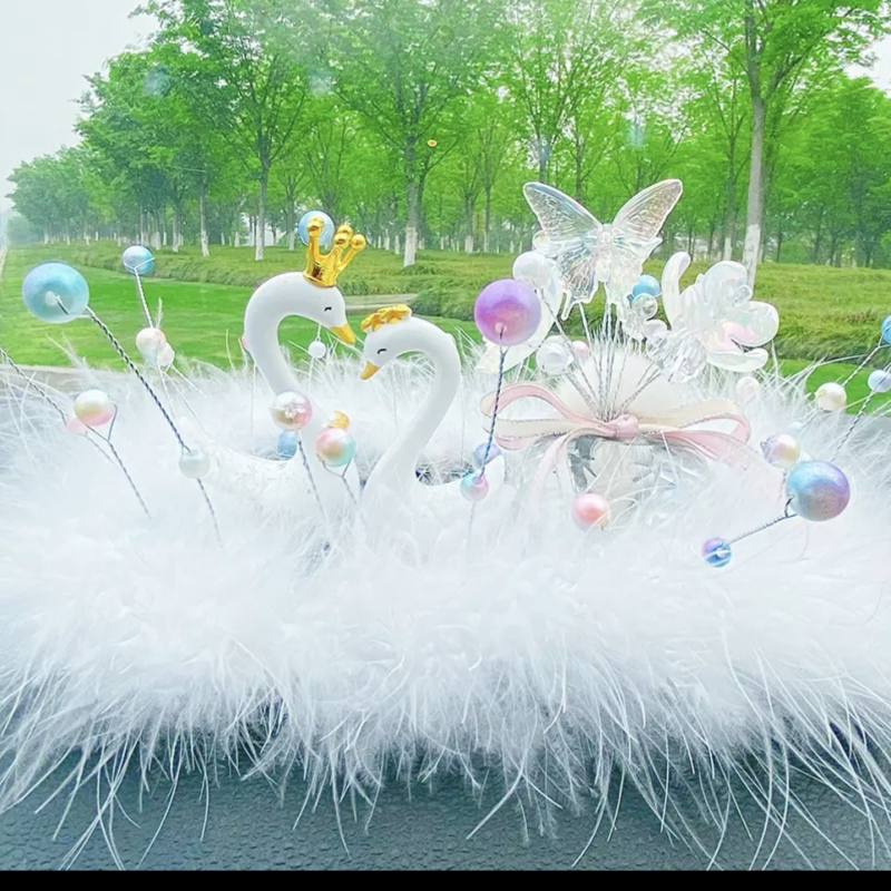 Автомобилен интериорен орнамент – лебед с пера, стил карикатура, сплав, държач за парфюм на централна конзола, благословение