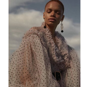 Плажна мрежеста рокля с дантела, кардиган стил, ръкави фенерче, яка на кукла (мрежеста тъкан; шарка: вълнообразни точки; стил: кардиган; ръкави: фенерче; яка: кукла)