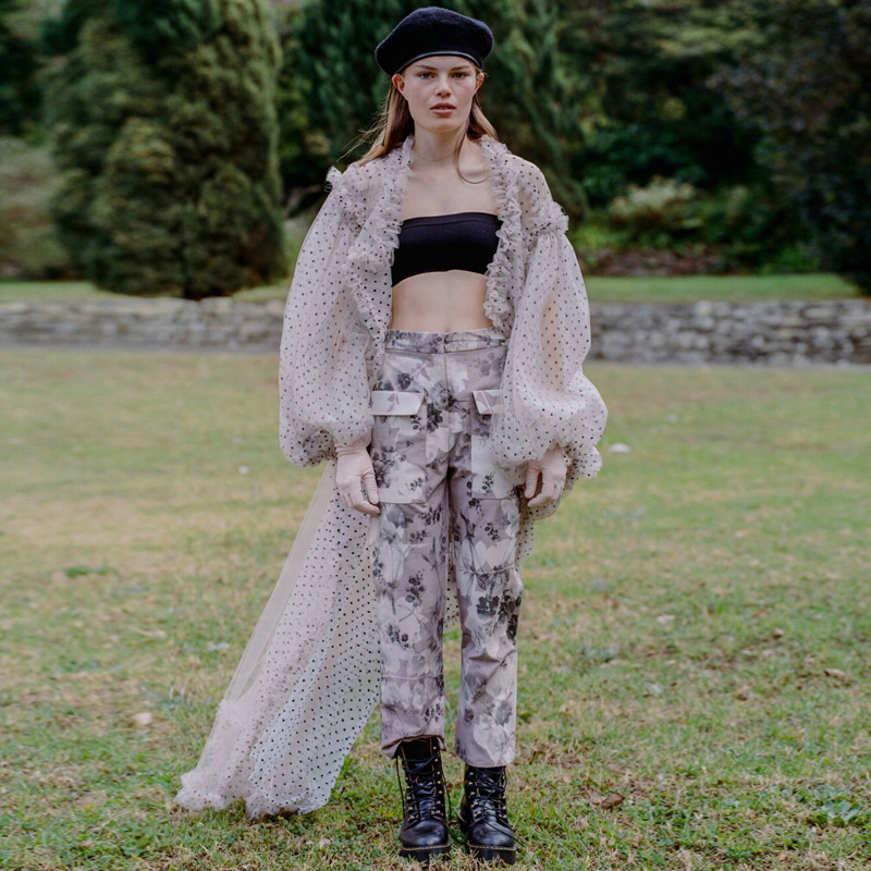 Плажна мрежеста рокля с дантела, кардиган стил, ръкави фенерче, яка на кукла (мрежеста тъкан; шарка: вълнообразни точки; стил: кардиган; ръкави: фенерче; яка: кукла)