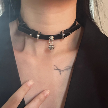Choker din piele artificială cu pandantiv din aliaj, lanț răsucit, 18 g, stil coreean, brand Caiman