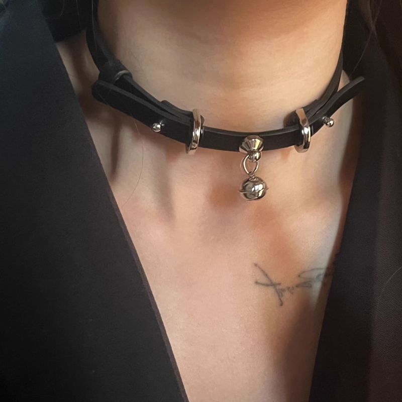 Choker din piele artificială cu pandantiv din aliaj, lanț răsucit, 18 g, stil coreean, brand Caiman