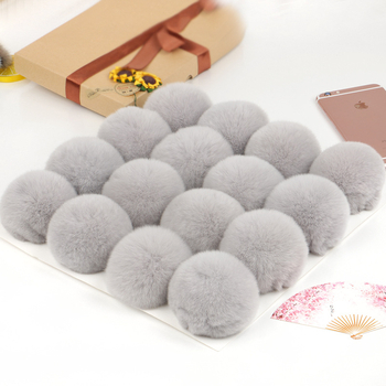 Természetes szőrrel készült pompon függő - kézzel kötött, eredeti dizájn, hajkiegészítő