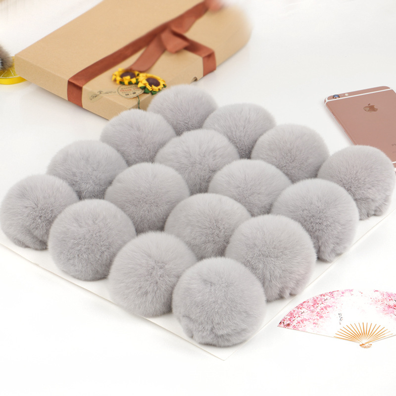 Természetes szőrrel készült pompon függő - kézzel kötött, eredeti dizájn, hajkiegészítő