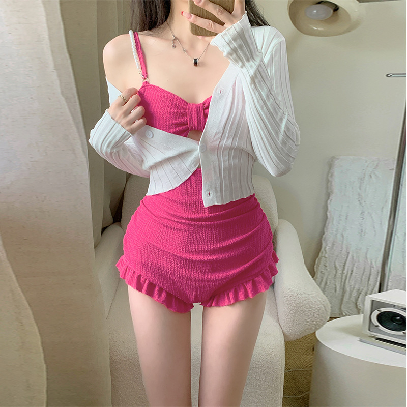 Női egyrészes fürdőruha hosszú ujjúval, mellkas párnával, tej selyem anyagból, külső 94% poliészter, bélés 96% poliészter