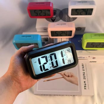 Настолен часовник с дигитален LCD дисплей, светеща подсветка, аларма и календар (ден от седмицата, лунна фаза, месец)