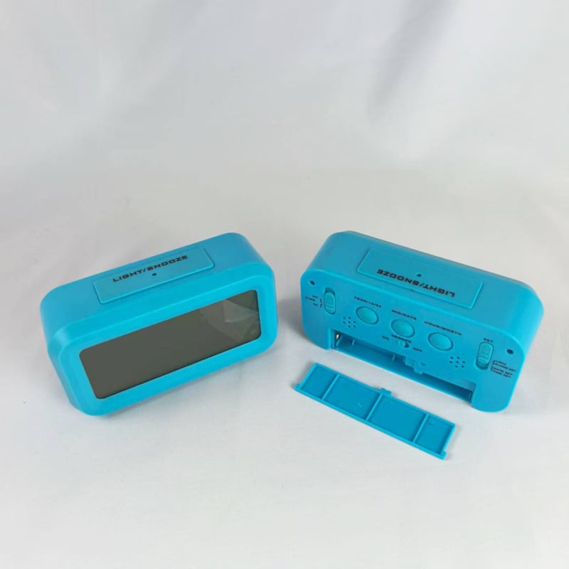 Настолен часовник с дигитален LCD дисплей, светеща подсветка, аларма и календар (ден от седмицата, лунна фаза, месец)