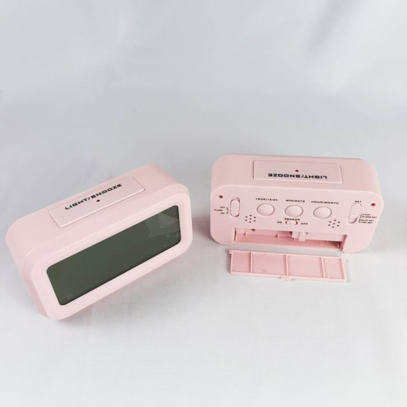 Настолен часовник с дигитален LCD дисплей, светеща подсветка, аларма и календар (ден от седмицата, лунна фаза, месец)