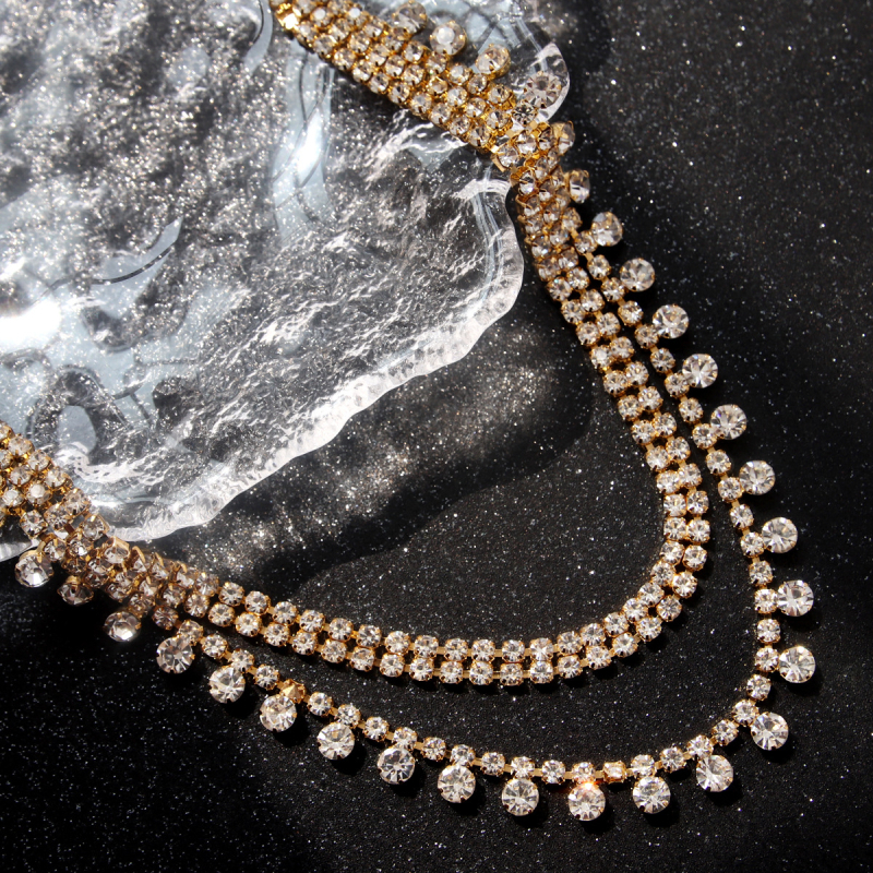 Яка-огърлица с Rhinestone и Swarovski кристал висулка, тегло 18 g, верига Regular chain, стил Fashion Commuter