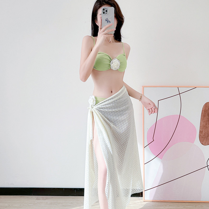 Ženski bikini za odmor na moru, floralni uzorak, seksi i elegantan stil, s punim gornjim dijelom i bez metalne potpore, donji dio u stilu briefs