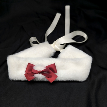 Колие за ключицата в стил Rococo със панделка и пухкав шал за врата