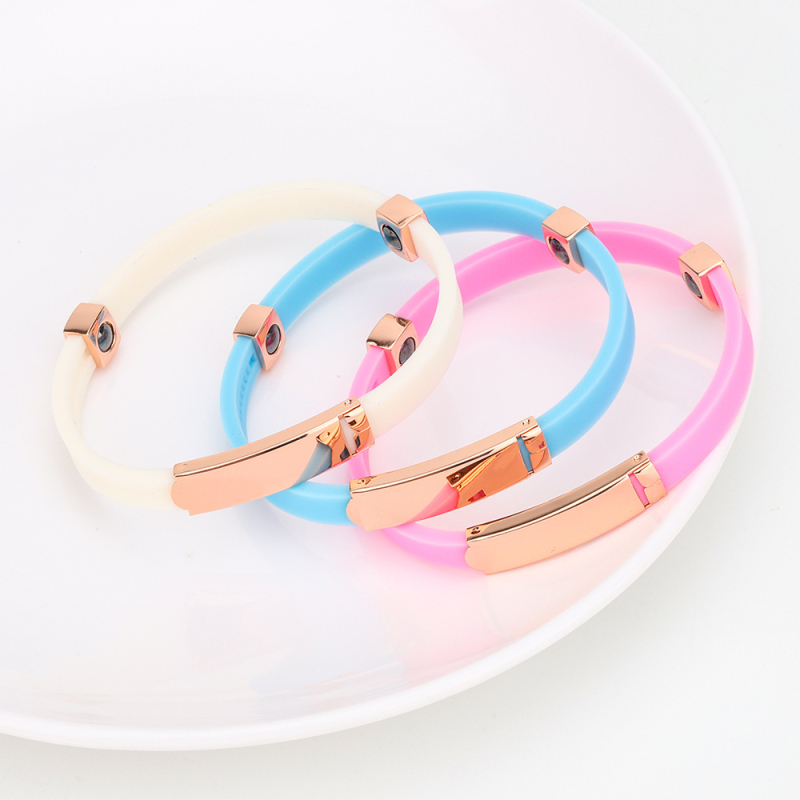 Silikon karkötő, minimalist, uniszex, geometrikus design, nyomtatott logó, testreszabható.