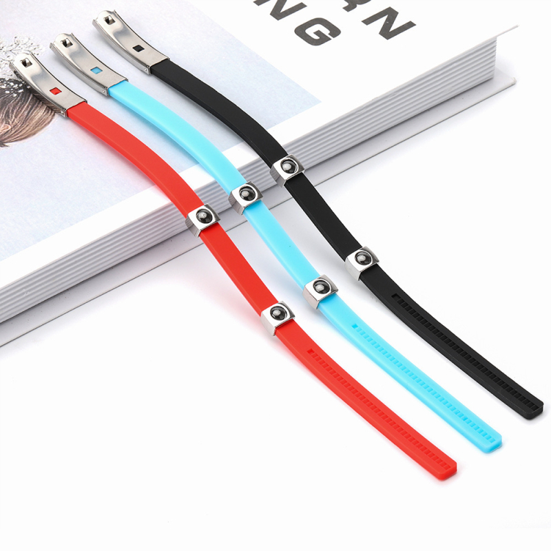 Silikon karkötő, minimalist, uniszex, geometrikus design, nyomtatott logó, testreszabható.