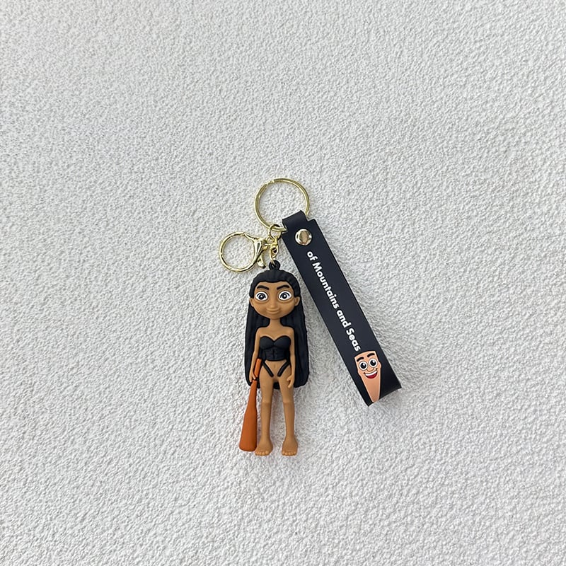 Breloc din PVC cu o figurină din lemn în formă de omuleț, purtând pantofi, și un pandantiv rechin