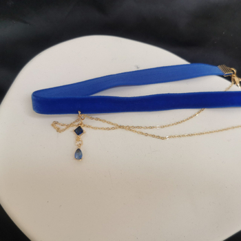 Ръчно изработена кадифена ретро огърлица- яка