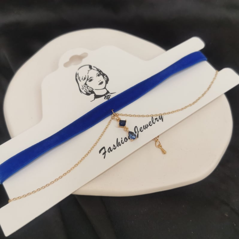 Ръчно изработена кадифена ретро огърлица- яка