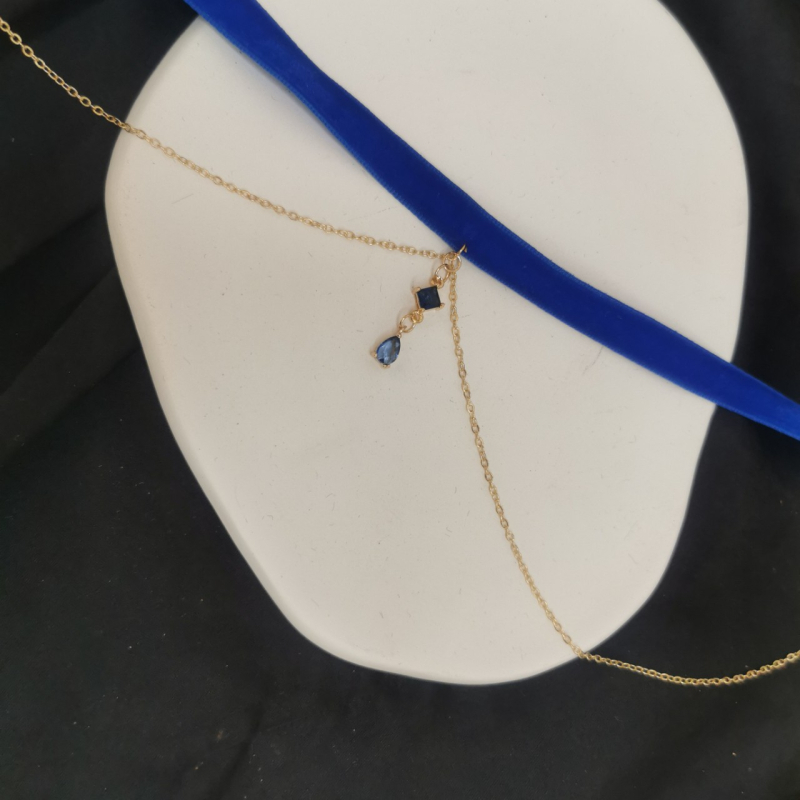 Ръчно изработена кадифена ретро огърлица- яка