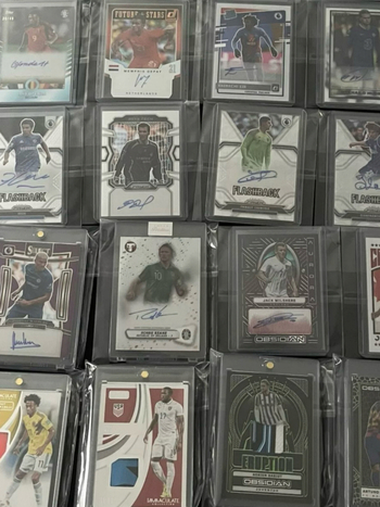 Pachet cu carduri cu staruri fotbalistice – Prizm Signature, teme Messi și Cafu; produse pentru fani; fotbal; fără personalizare; imprimarea siglei nu este posibilă