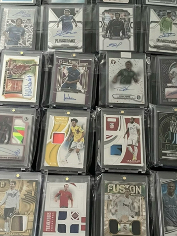 Pachet cu carduri cu staruri fotbalistice – Prizm Signature, teme Messi și Cafu; produse pentru fani; fotbal; fără personalizare; imprimarea siglei nu este posibilă