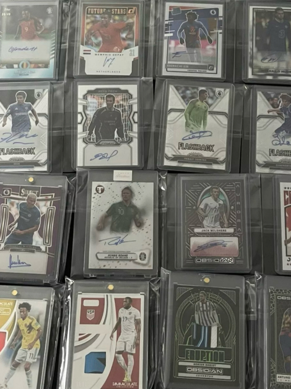 Pachet cu carduri cu staruri fotbalistice – Prizm Signature, teme Messi și Cafu; produse pentru fani; fotbal; fără personalizare; imprimarea siglei nu este posibilă