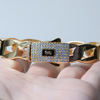 Unisex bakrena narukvica s cirkonima u ugrađivanju, širina 12 mm, nepravilnog oblika, pozlaćena 18K.