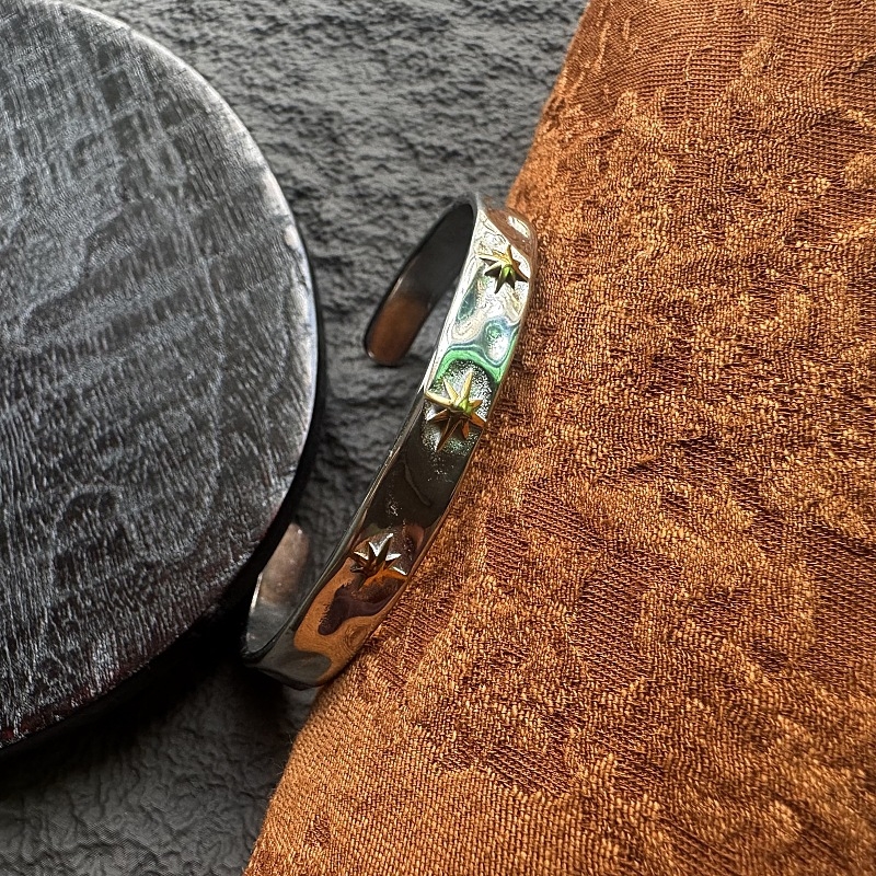 Nyitott rozsdamentes acél karkötő, uniszex, geometriai forma, arany bevonat