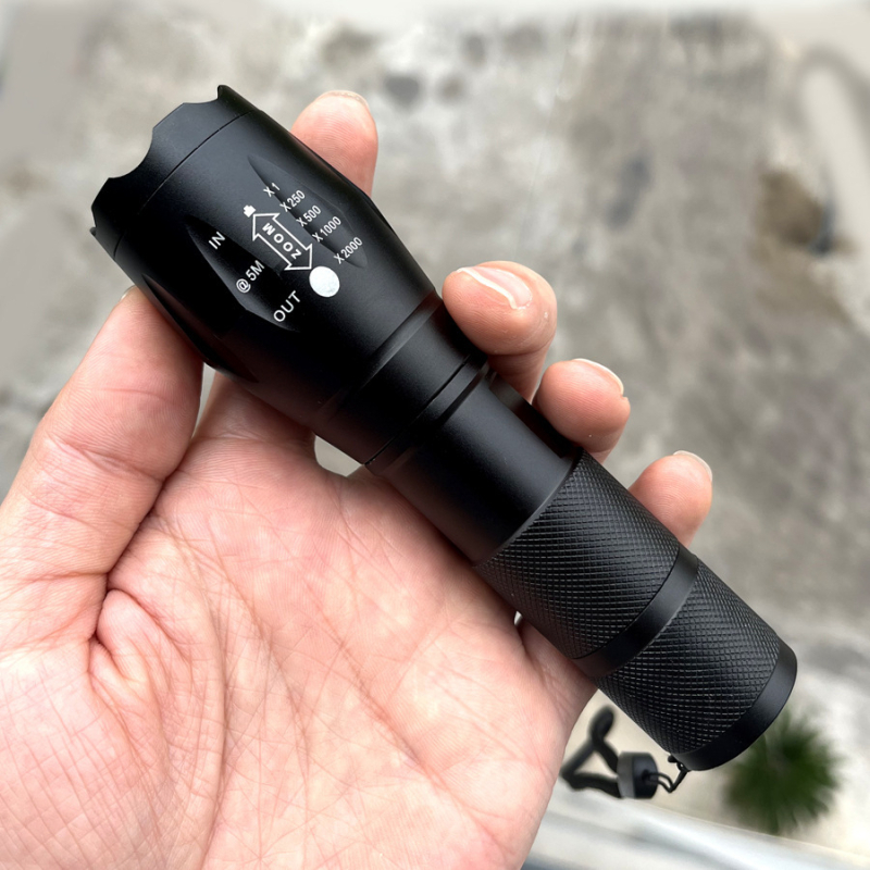 LED svjetiljka s aluminijskim kućištem, 1500 mAh baterija, LED izvor svjetla, 360° rotacija, domet 100–200 m, za patrolu