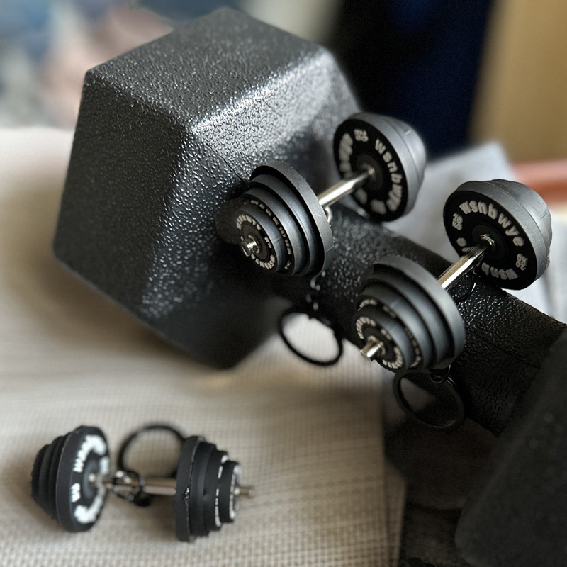 Wsnbwye öntöttvas súlyzó alakú kulcstartó — fitnesz modell, kulcskarika kiegészítő, üzleti és promóciós ajándék