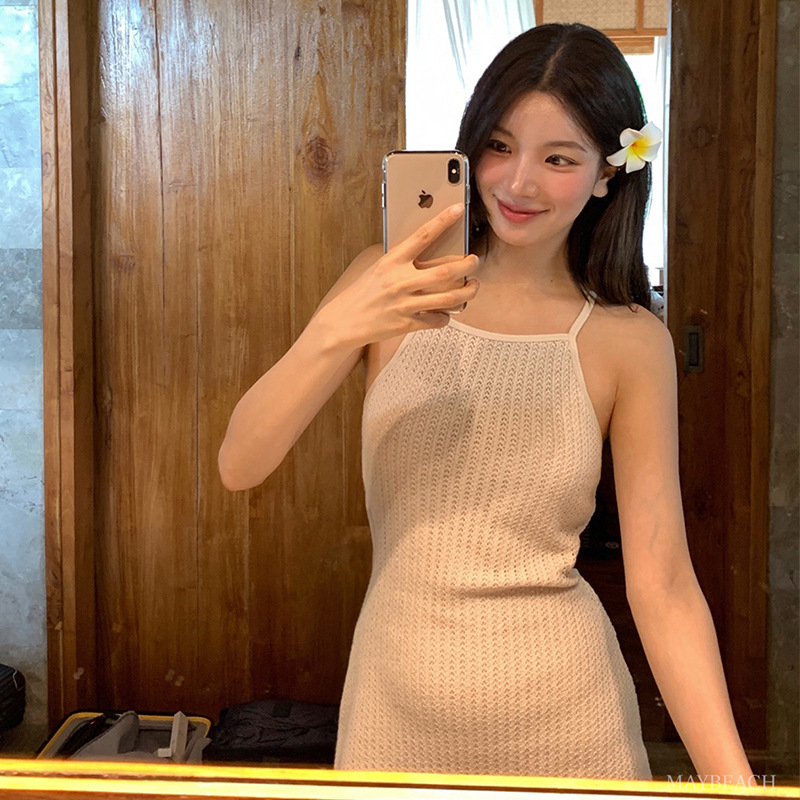 Egyrészes fürdőruha kötött textúrával, konzervat szoknya-panel, háromszög alakú felső, melltartó betét, magas rugalmasság