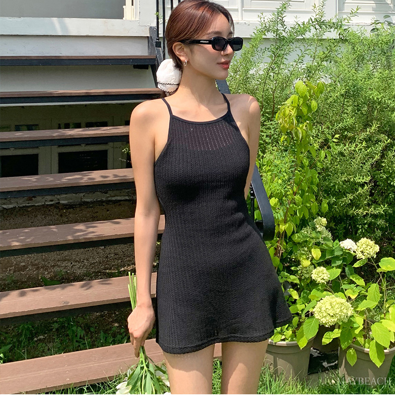 Egyrészes fürdőruha kötött textúrával, konzervat szoknya-panel, háromszög alakú felső, melltartó betét, magas rugalmasság