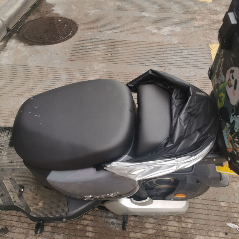 Autóponyva minden időre – napvédő és eső elleni védelem, egyszerű stílus