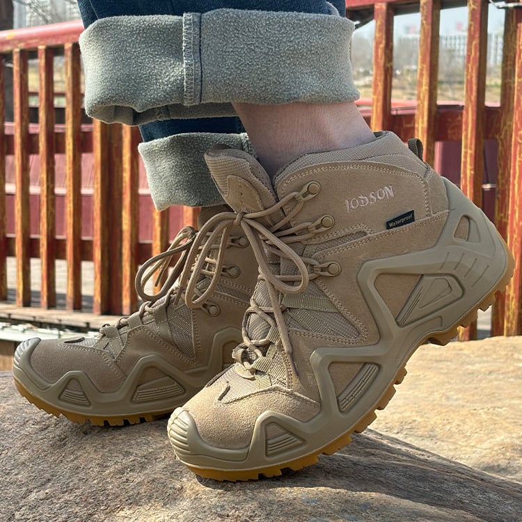 Μποτάκια πεζοπορίας μεσαίου ύψους – επάνω μέρος από δέρμα αγελάδας, EVA μεσαία σόλα, αντιολισθητική εξωτερική σόλα καουτσούκ, διχτυωτή επένδυση εσωτερικά