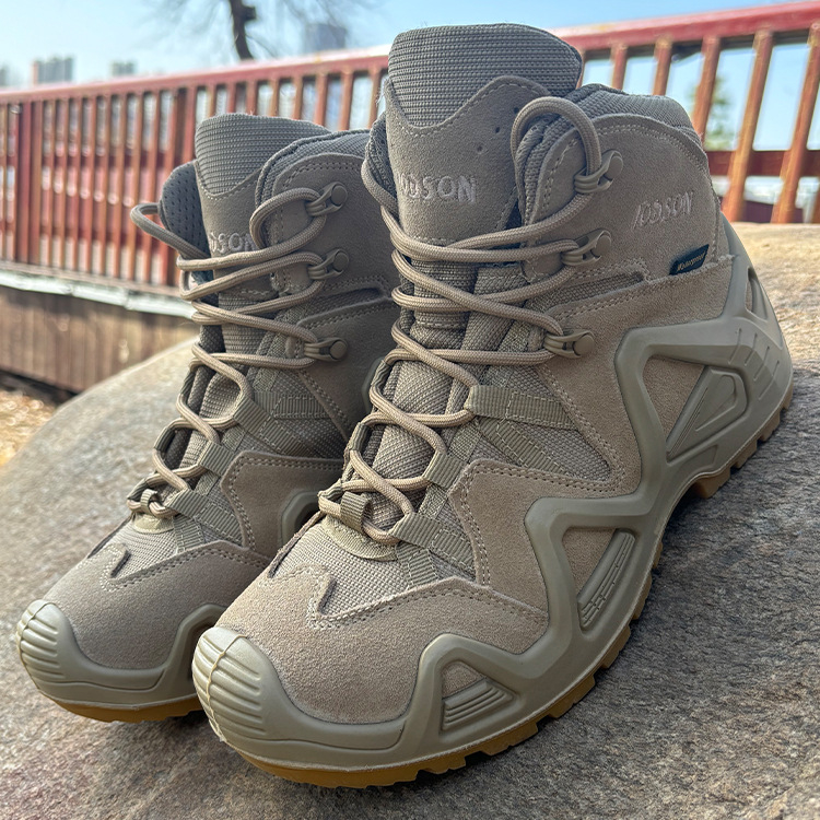 Μποτάκια πεζοπορίας μεσαίου ύψους – επάνω μέρος από δέρμα αγελάδας, EVA μεσαία σόλα, αντιολισθητική εξωτερική σόλα καουτσούκ, διχτυωτή επένδυση εσωτερικά