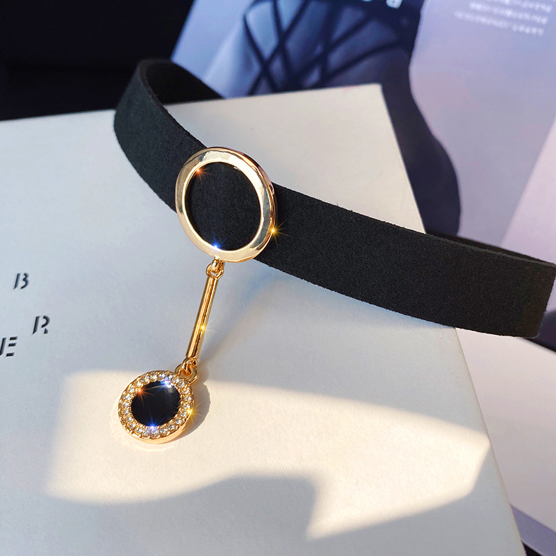 Koreai ihletésű kulcscsonti nyaklánc, rövid chokers stílusú, flanel lánccal, ötvözet medál, gyémánt felület