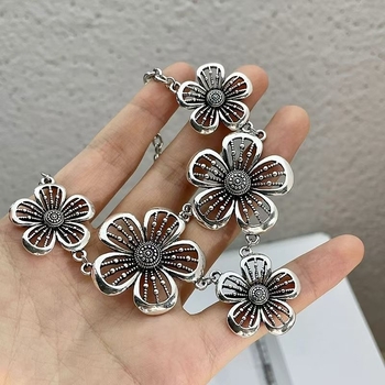 Zuo Wei чокър колие — Смесени материали, Висулка от сплав, Цветя и геометричен дизайн, Лек лукс стил, Тегло 20 g