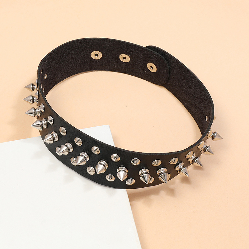 Punk kožna ogrlica-choker sa šiljicama, željezni privjesak, elektroplatinirano, 36 g