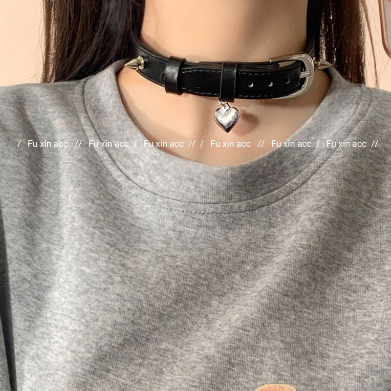 Kožna choker ogrlica s bakrenim srcolastim privjeskom, ručno izrađena, punk stil