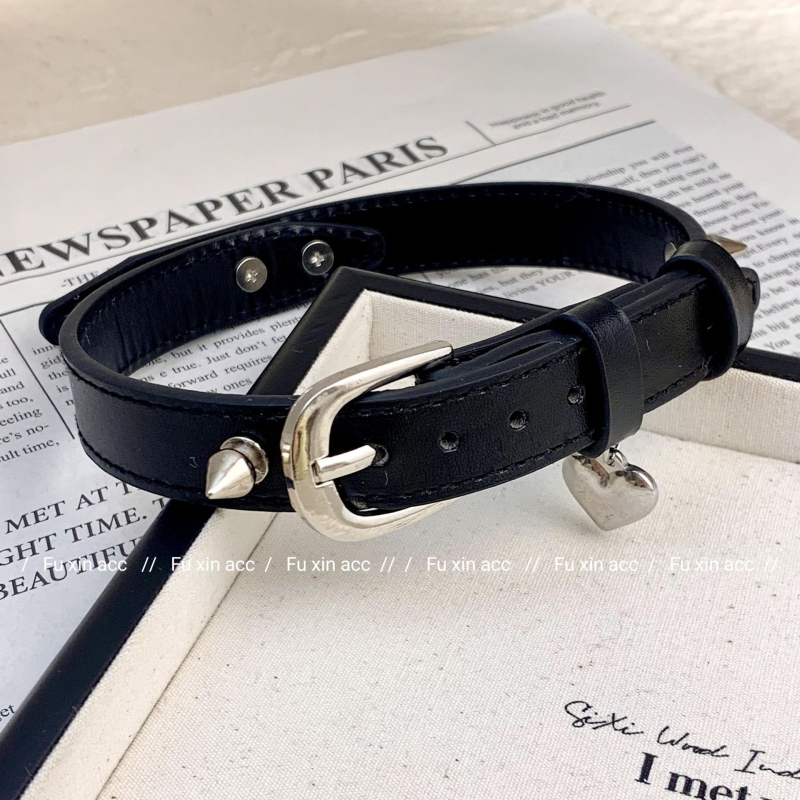 Kožna choker ogrlica s bakrenim srcolastim privjeskom, ručno izrađena, punk stil