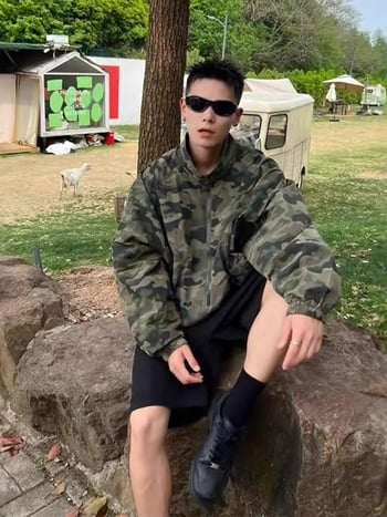 Ανδρικό καμουφλάζ μπουφάν με γρήγορο στέγνωμα και UV προστασία, ύφασμα από μίγμα λίνων, γιακάς με ύψος, τσέπες με φερμουάρ