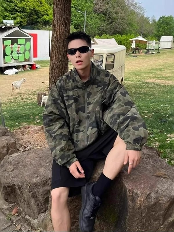 Ανδρικό καμουφλάζ μπουφάν με γρήγορο στέγνωμα και UV προστασία, ύφασμα από μίγμα λίνων, γιακάς με ύψος, τσέπες με φερμουάρ