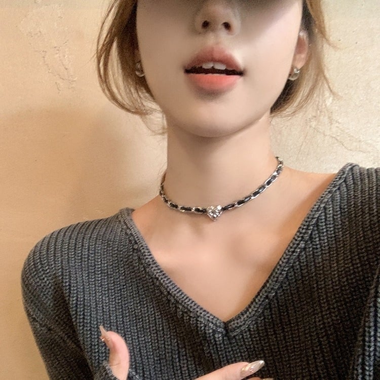 Lančić choker sa srcolikim dizajnom i ključnom lancem – materijal: zlitina, privjesak: zlitina, stil: lagan luksuz