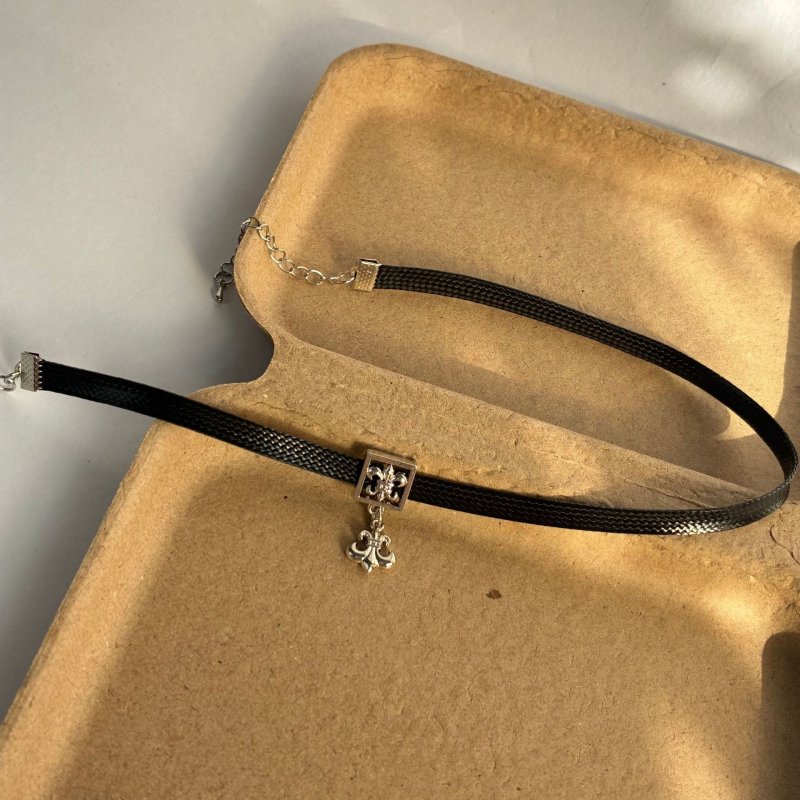 Kožni choker ogrlica s bakrenim privjeskom, ključna lanac, završni premaz za očuvanje boje