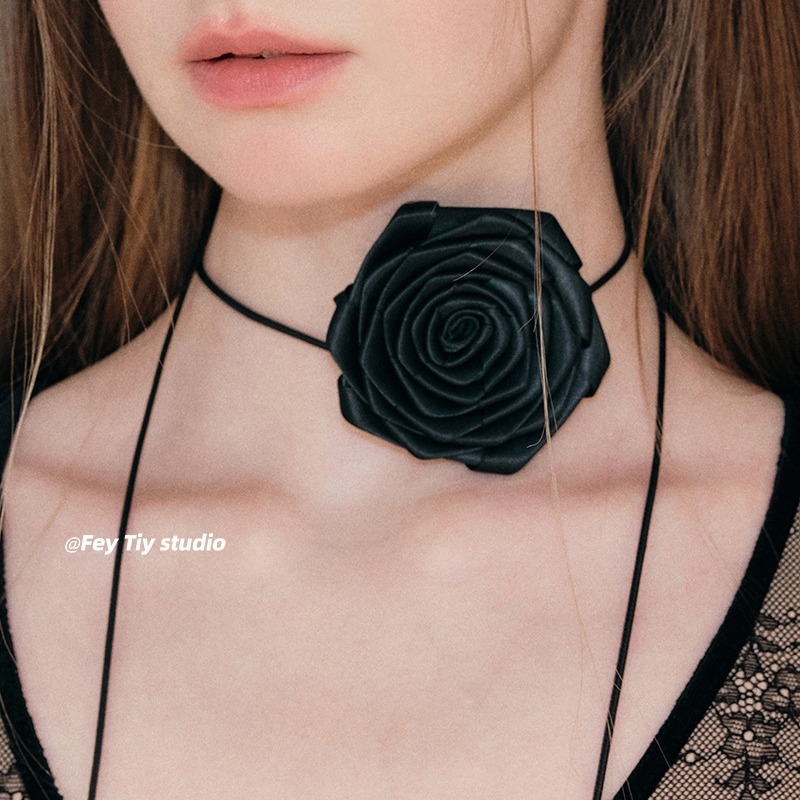 Ručni rad choker s cvjetnim dizajnom, Materijal: Plast/Smola; Obrada: Ručna; Stil: Cvijeće; Lanac: Konvencionalni lanac; Višeslojni: Da